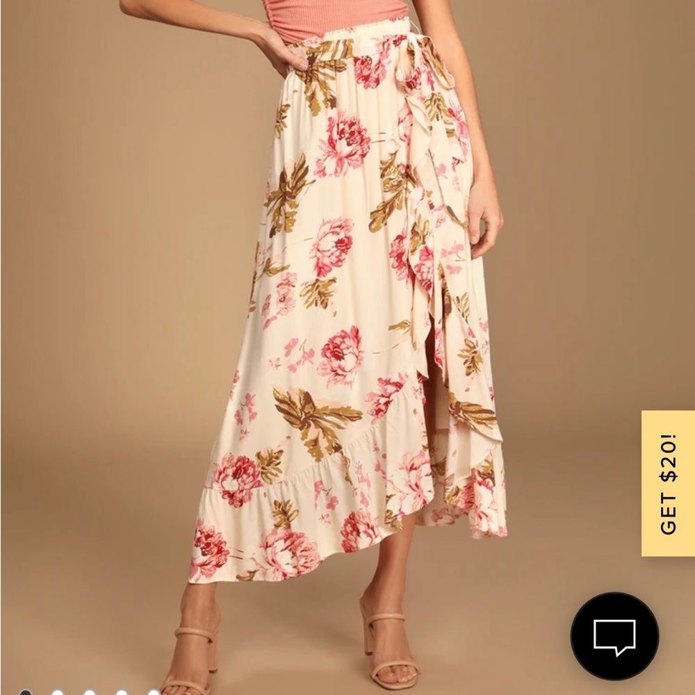 ❤️Lulu's Floral High Low Skirt in Cream and Pink - Picture 2 of 5